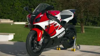 Yamaha YZF 750 R7 usata