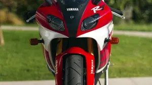 Yamaha YZF 750 R7  (2)