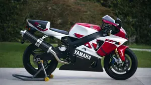 Yamaha YZF 750 R7  (4)