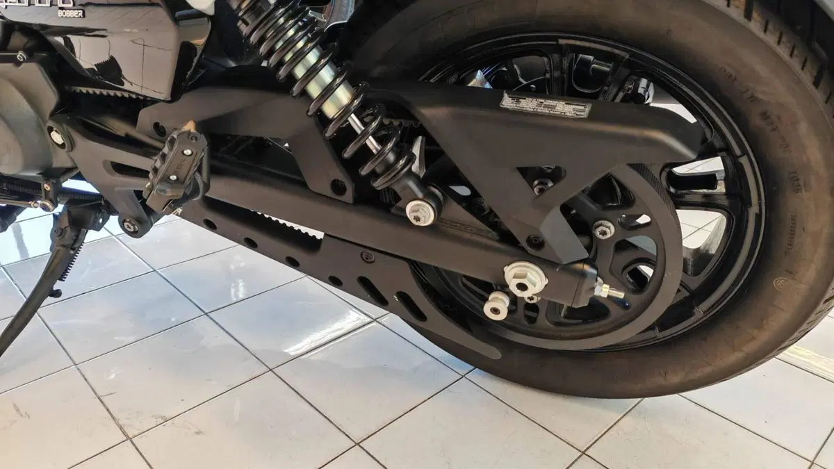 Benelli Leoncino 400 Bobber (2026)  (4)