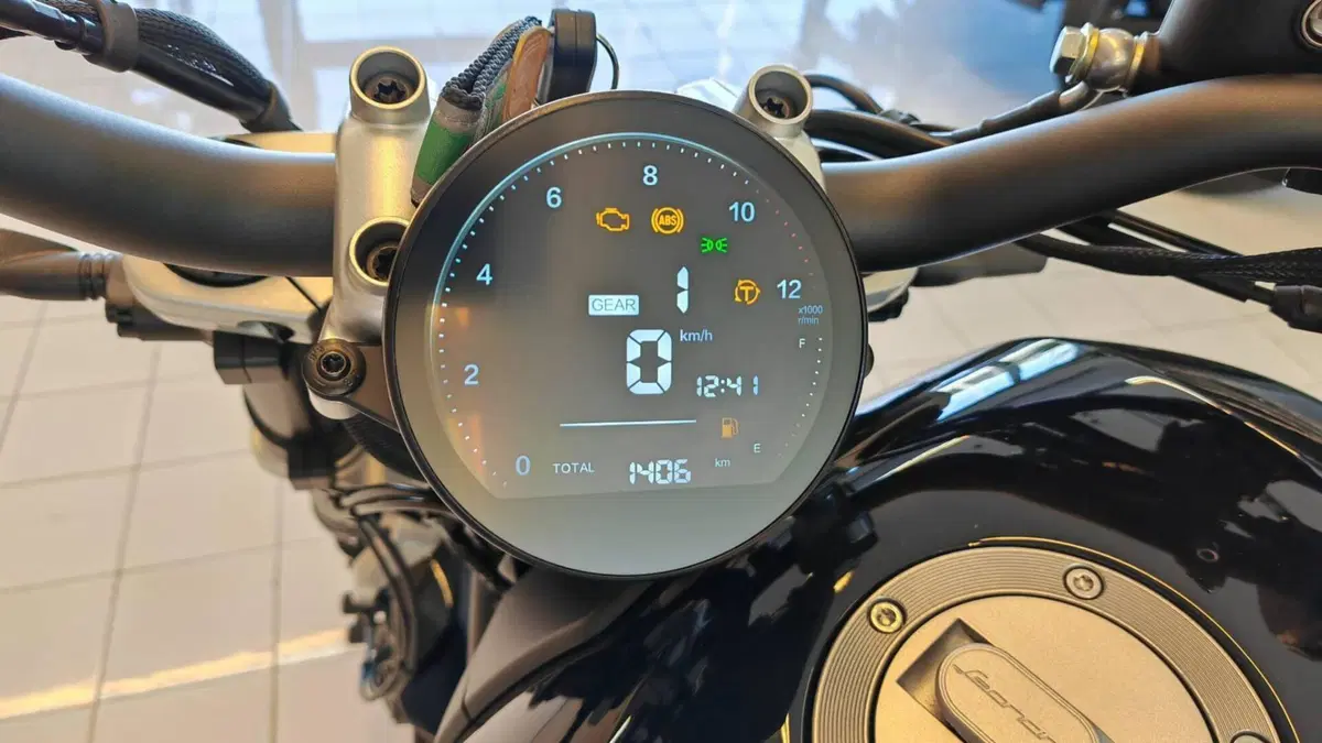 Benelli Leoncino 400 Bobber (2026)  (6)