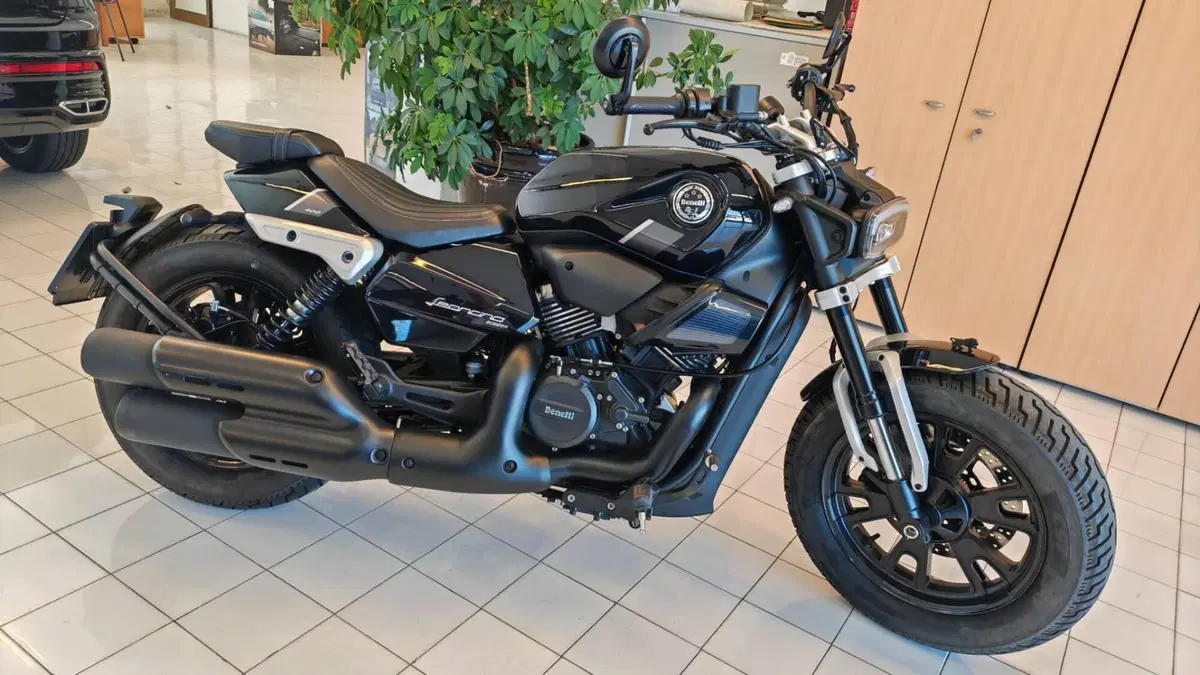 Benelli Leoncino 400 Bobber (2026)  (7)