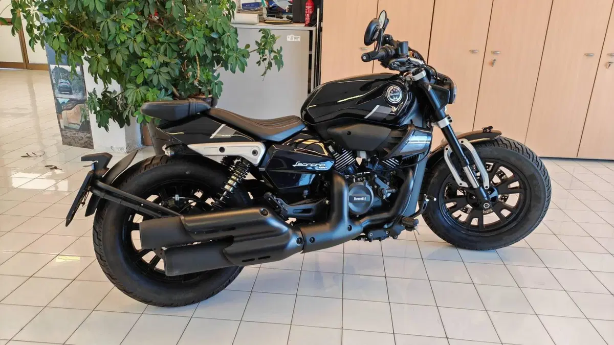 Benelli Leoncino 400 Bobber (2026)  (10)