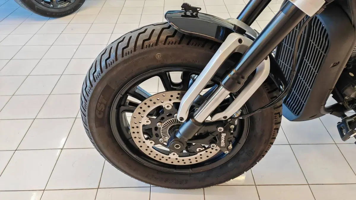 Benelli Leoncino 400 Bobber (2026)  (11)