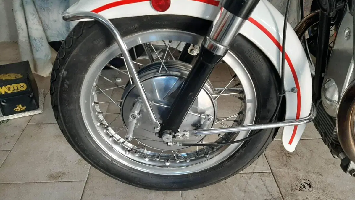 Moto Guzzi   (2)