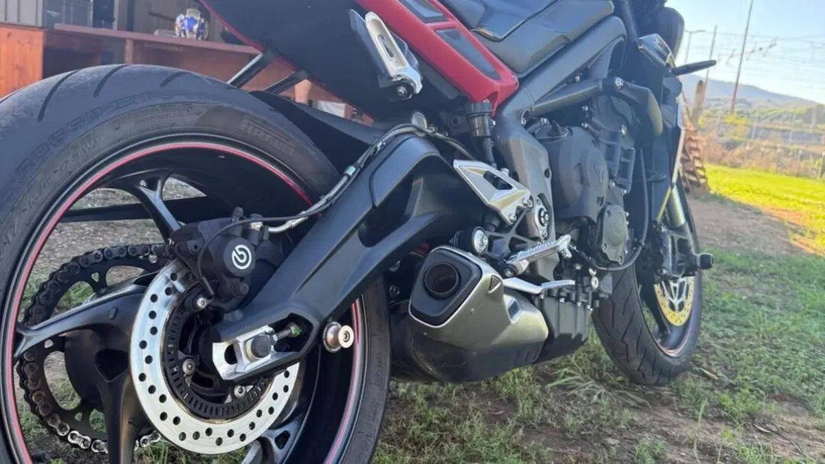 Triumph Street Triple R (2020 - 22)  (5)