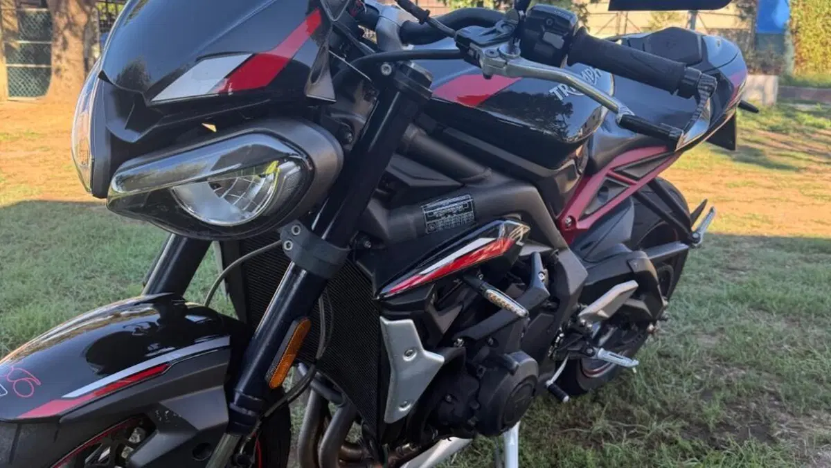 Triumph Street Triple R (2020 - 22)  (6)