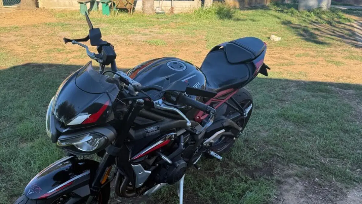 Triumph Street Triple R (2020 - 22)  (7)