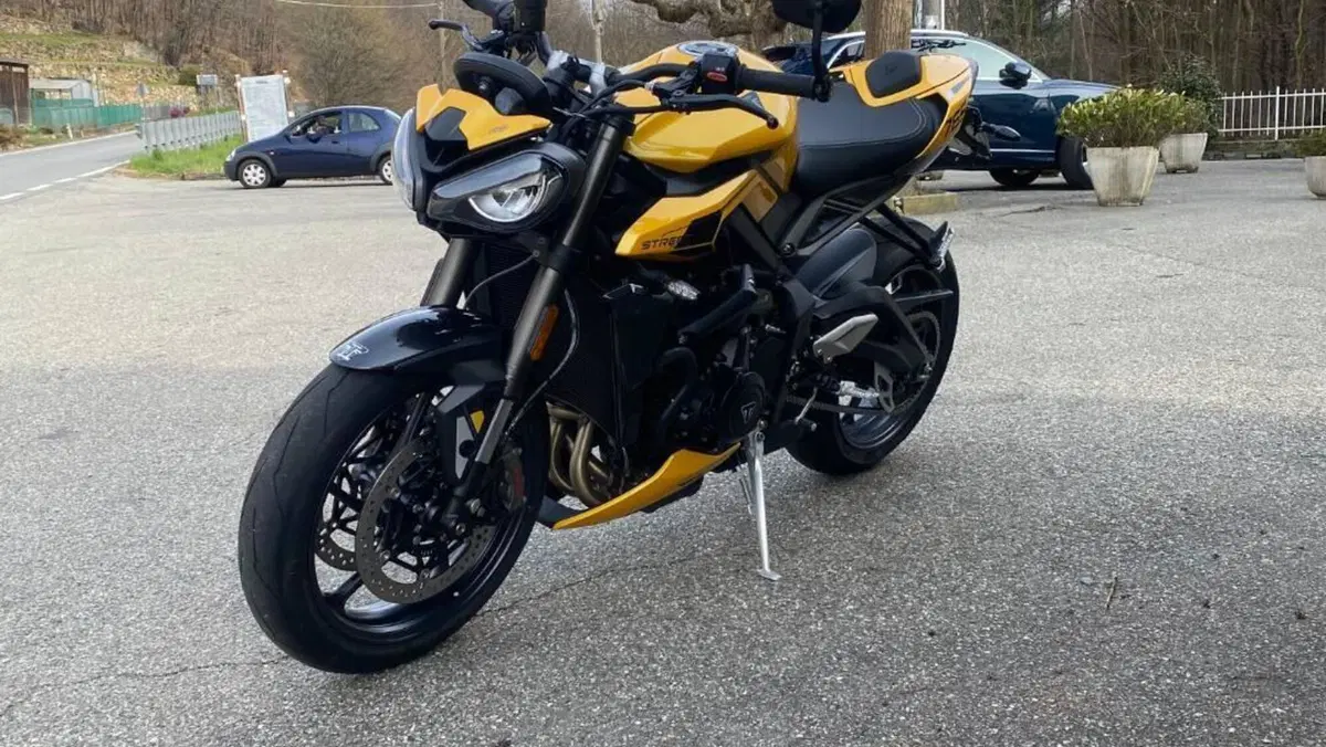 Triumph Street Triple 765 RS (2023 - 26)  (2)