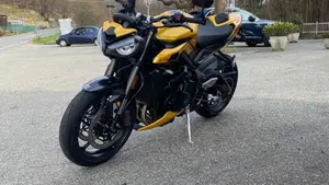 Triumph Street Triple 765 RS (2023 - 26)  (2)