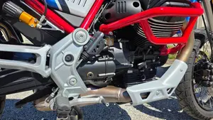 Moto Guzzi V85 TT Evocative Graphics (2021 - 23)  (4)