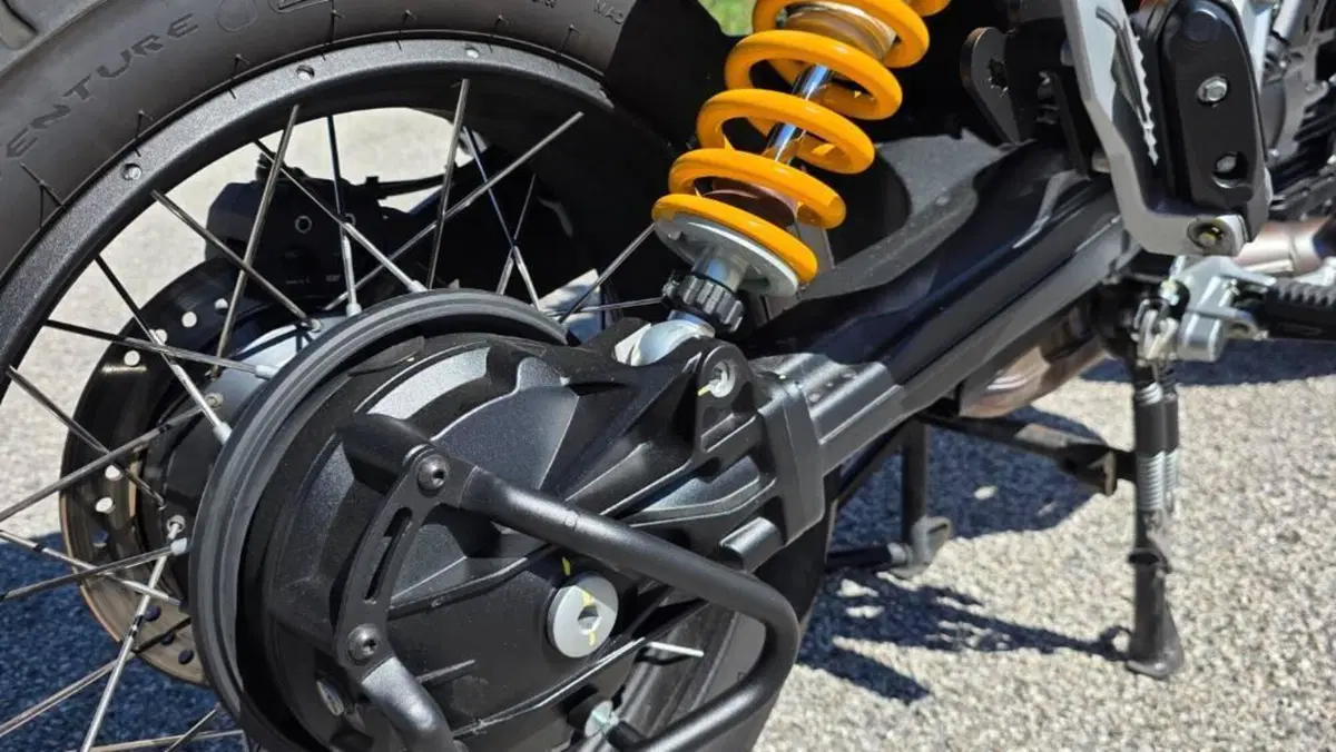 Moto Guzzi V85 TT Evocative Graphics (2021 - 23)  (5)