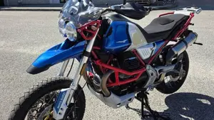 Moto Guzzi V85 TT Evocative Graphics (2021 - 23)  (6)