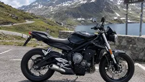 Triumph Street Triple S (2017 - 19)  (2)
