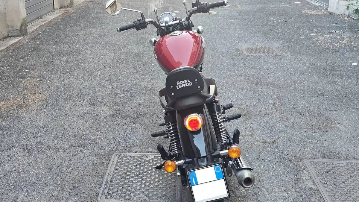 Royal Enfield Meteor 350 (2021 - 26)  (2)