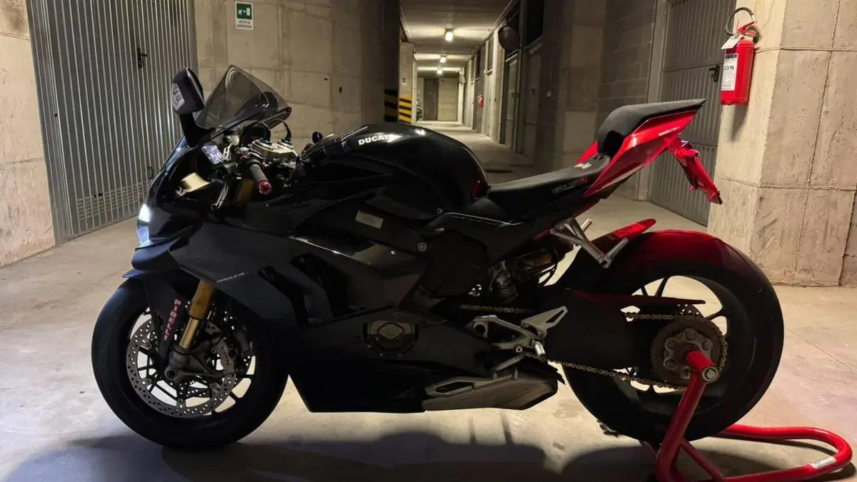 Ducati Panigale V4 S 1100 (2020)  (4)