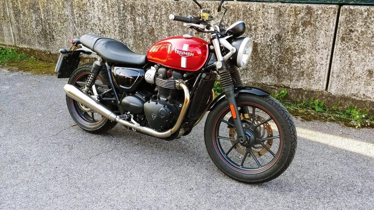 Triumph Street Twin 900 (2017 - 18)  (2)