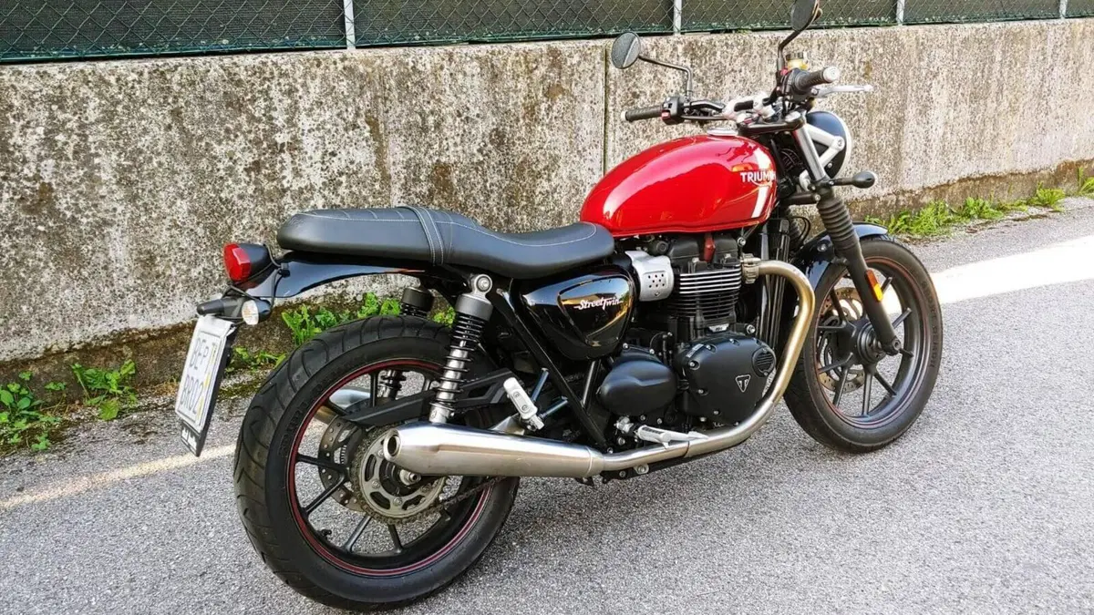 Triumph Street Twin 900 (2017 - 18)  (3)