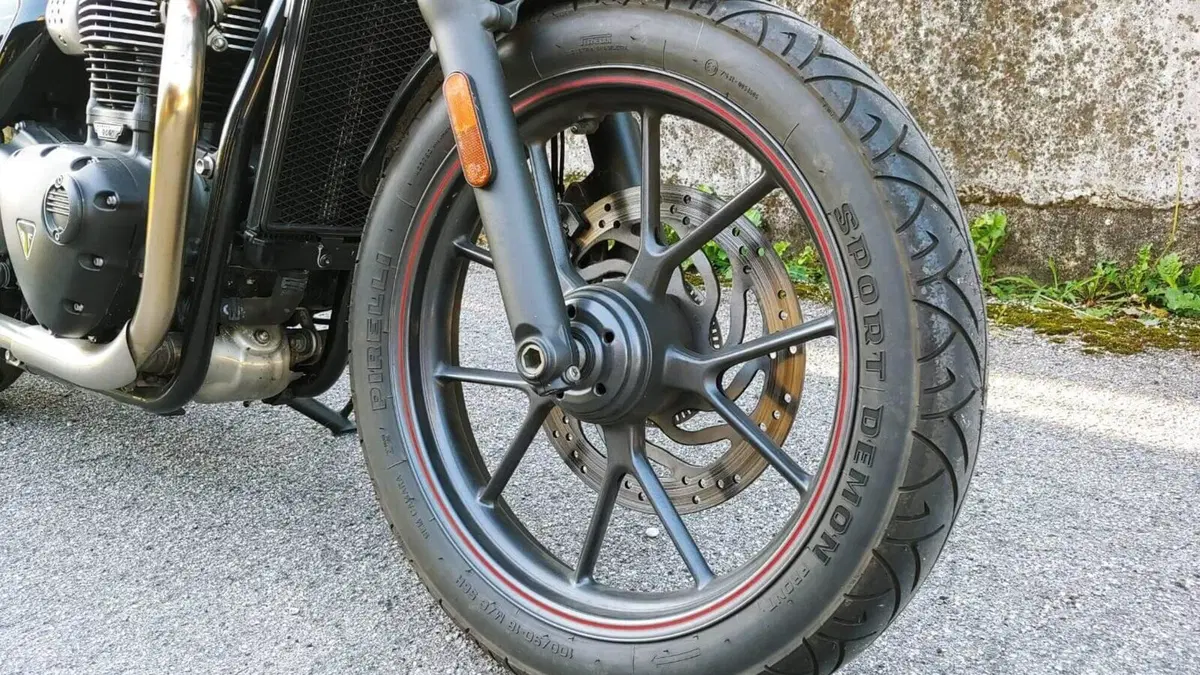 Triumph Street Twin 900 (2017 - 18)  (7)