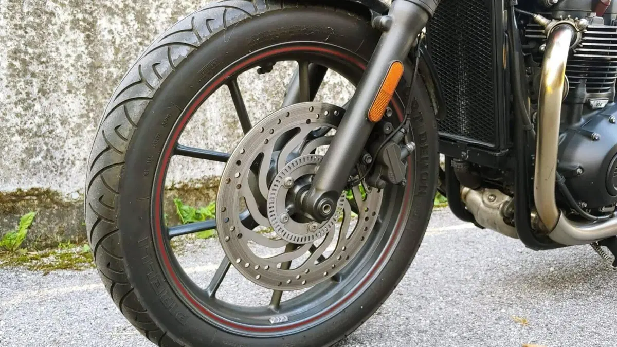 Triumph Street Twin 900 (2017 - 18)  (11)