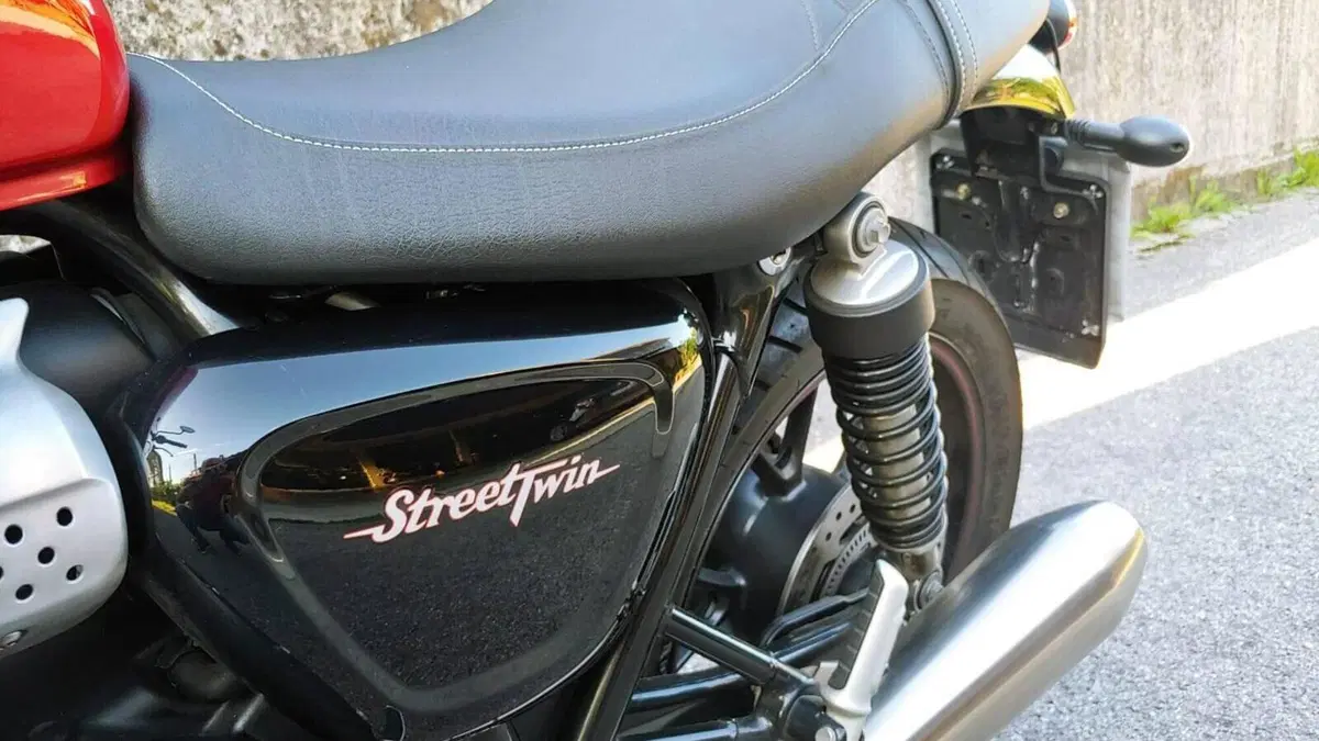 Triumph Street Twin 900 (2017 - 18)  (13)
