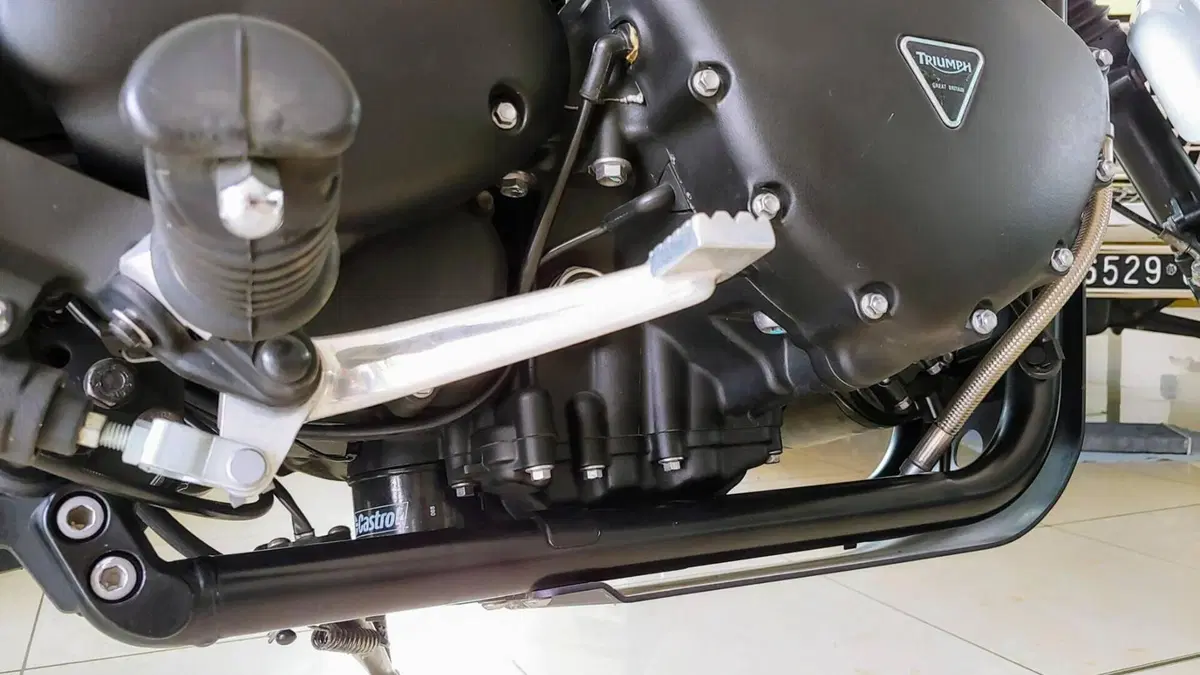Triumph Scrambler (2006 - 17)  (3)
