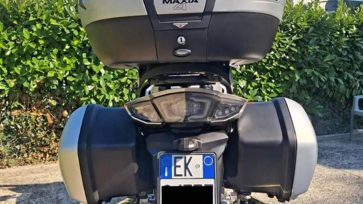Yamaha FJR 1300 AE (2016 - 20)  (6)