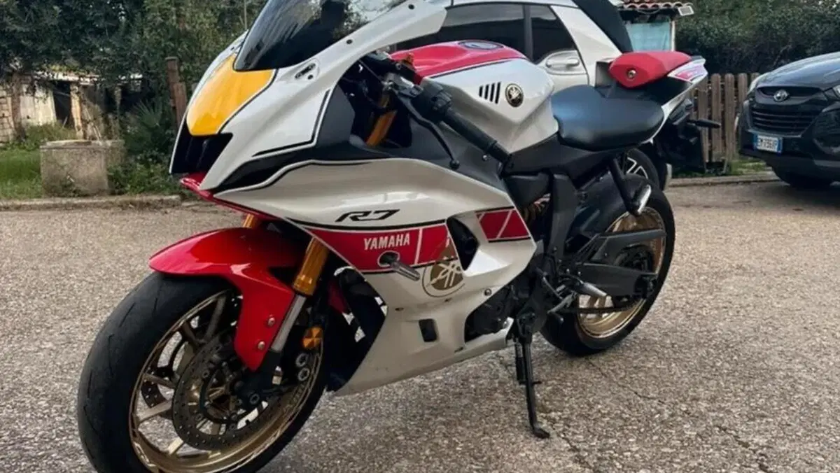 Yamaha YZF R7 World GP 60th Anniversary (2022 - 23)  (2)