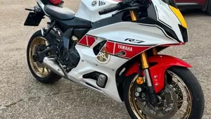 Yamaha YZF R7 World GP 60th Anniversary (2022 - 23)  (3)