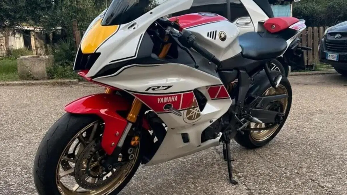 Yamaha YZF R7 World GP 60th Anniversary (2022 - 23)  (6)