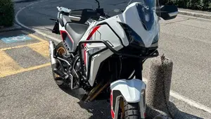 Moto Morini X-Cape 700 Gold Edition (2025 - 26)  (7)