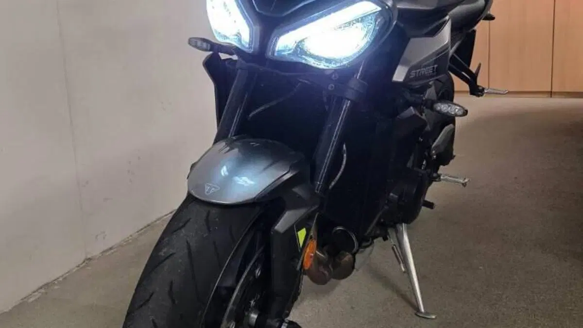 Triumph Street Triple 765 R (2023 - 26) 