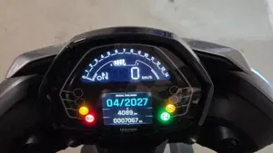 Triumph Street Triple 765 R (2023 - 26)  (2)
