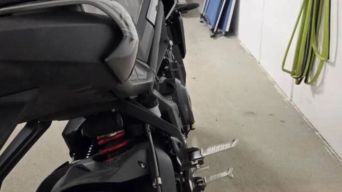 Triumph Street Triple 765 R (2023 - 26)  (8)