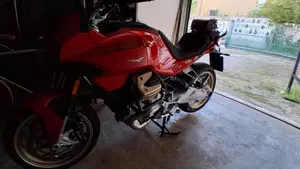 Moto Guzzi V100 Mandello (2022 - 24) 