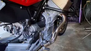 Moto Guzzi V100 Mandello (2022 - 24)  (6)
