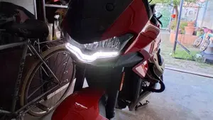 Moto Guzzi V100 Mandello (2022 - 24)  (8)