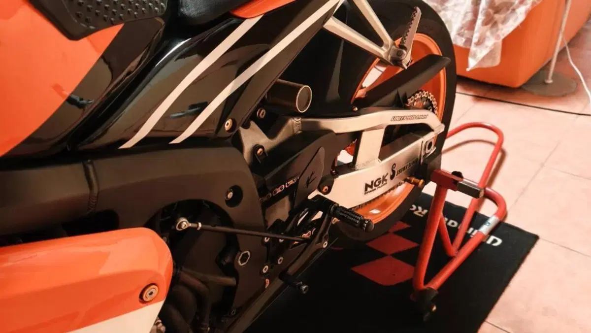Honda CBR 600 RR (2005 - 06)  (2)