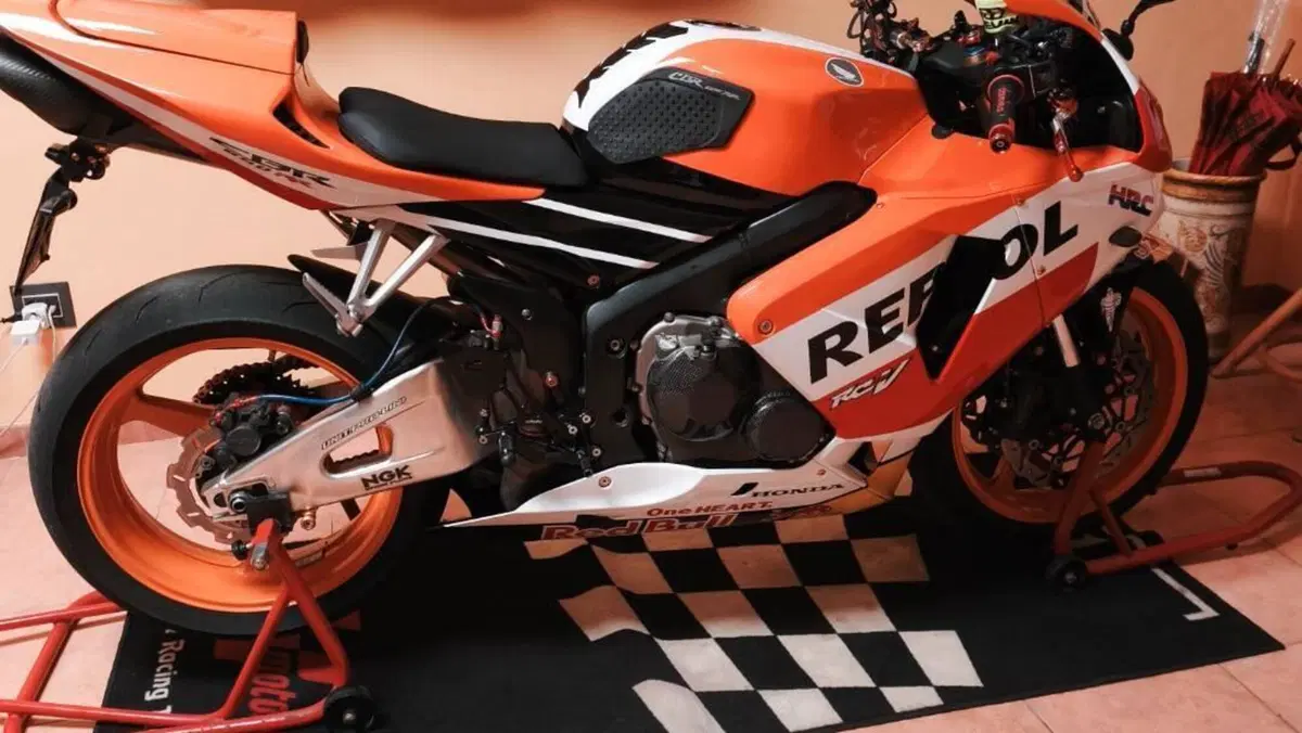 Honda CBR 600 RR (2005 - 06)  (8)