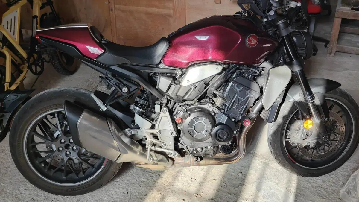 Honda CB 1000 R (2021 - 25)  (7)