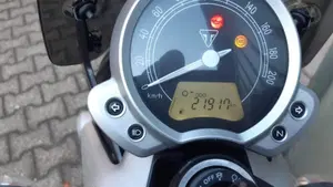 Triumph Street Twin 900 (2021 - 22)  (3)
