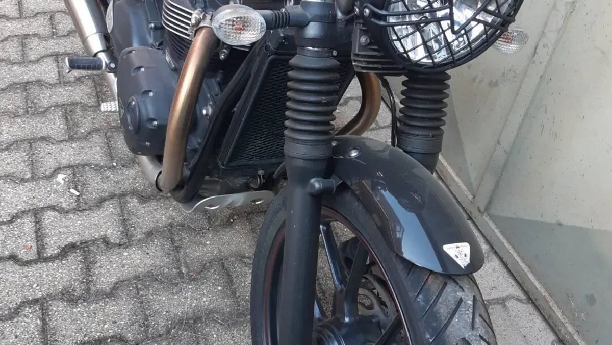Triumph Street Twin 900 (2021 - 22)  (7)