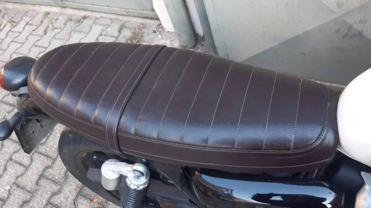 Triumph Street Twin 900 (2021 - 22)  (8)