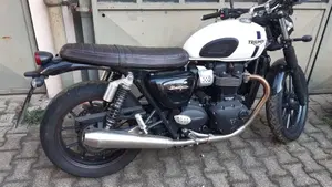 Triumph Street Twin 900 (2021 - 22)  (2)