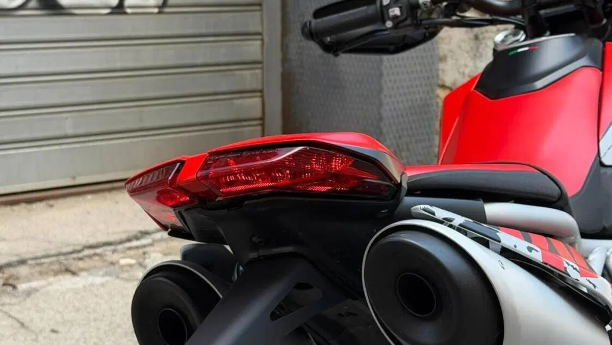 Ducati Hypermotard 950 RVE (2022 - 25)  (14)