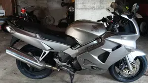 Honda VFR 800 (1998 - 01)  (2)