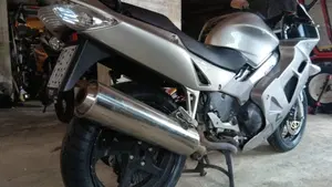 Honda VFR 800 (1998 - 01)  (4)