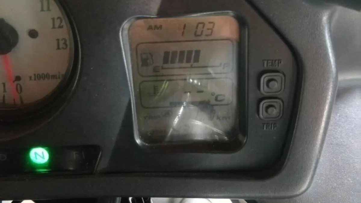 Honda VFR 800 (1998 - 01)  (7)