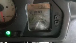 Honda VFR 800 (1998 - 01)  (7)