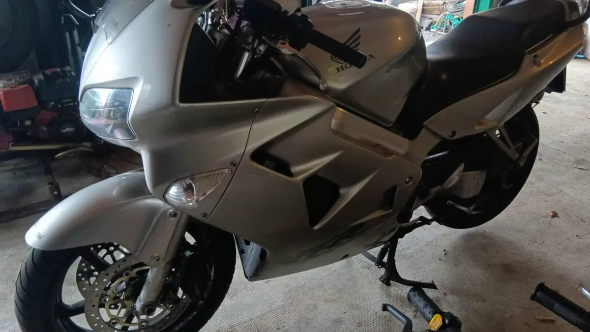 Honda VFR 800 (1998 - 01)  (8)